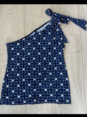 Deborah Viereck One Shoulder Top L